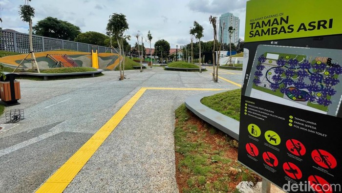 Menanti Taman Sambas Asri di Kebayoran Baru Dibuka untuk Publik Pembangunan Taman Sambas Asri kini telah rampung. Meski begitu, taman yang berada di kawasan Kebayoran Baru, Jakarta, ini belum dibuka untuk umum. Ini potretnya