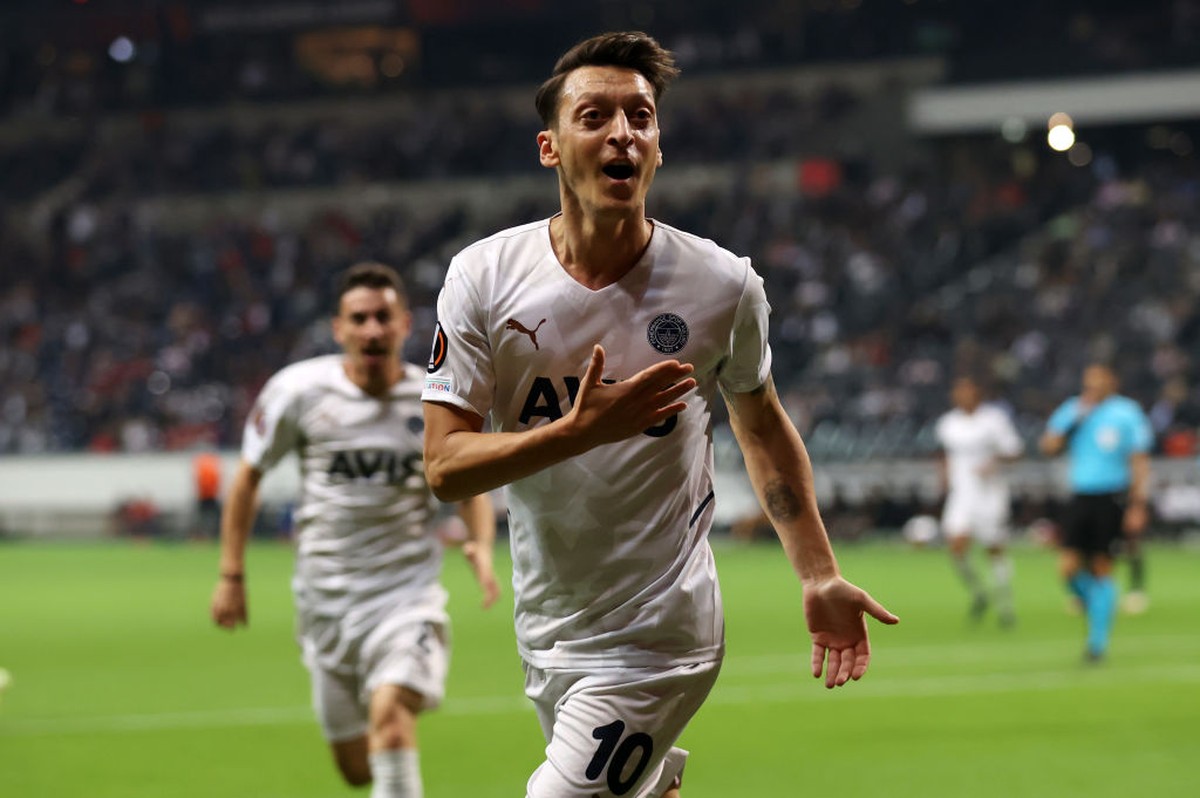 Media-media Turki Panaskan Rumor Mesut Ozil ke RANS Cilegon (Getty Images)