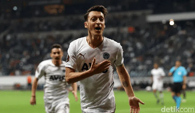 Potret Mesut Ozil yang Kabarnya Mau Diboyong Raffi Ahmad ke RANS Cilegon