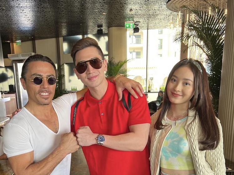 Mewahnya Liburan Verrell Bramasta di Dubai, Makan Steak Salt Bae