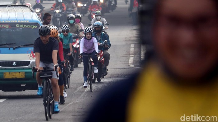 Minim Jalur Sepeda, Goweser Ikut Macet-macetan di Bandung Arus lalu lintas di Jalan Soekarno-Hatta, Bandung, terpantau cukup padat. Pesepeda pun terpantau ikut macet-macetan karena tak ada jalur sepeda di jalan itu.