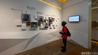 salah satu pengunjung di Museum Multatuli. (Femi Diah/detikcom)