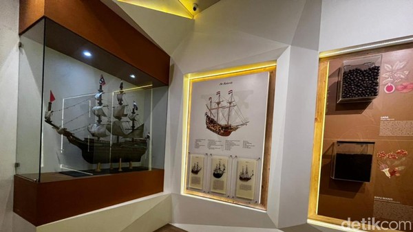Museum Multatuli tidak melulu menceritakan tokoh Multatuli atau Douews Dekker, tetapi juga mgisahkan kedatangan Belanda ke Nsuantara, tanam paksa, sejarak Lebak, dan tokoh-tokoh yang terkait erat dengan Rangkasbitung, di antaranya sastrawan WS Rendra dan Eugenia van Beers, yang merupakan ibunda Eduard Lodewijk van Halen yang kelak mendirikan band tock van Halen. (Femi Diah/detikcom) Museum Multatuli tidak melulu menceritakan tokoh Multatuli atau Douews Dekker, tetapi juga mgisahkan kedatangan Belanda ke Nsuantara, tanam paksa, sejarak Lebak, dan tokoh-tokoh yang terkait erat dengan Rangkasbitung, di antaranya sastrawan WS Rendra dan Eugenia van Beers, yang merupakan ibunda Eduard Lodewijk van Halen yang kelak mendirikan band tock van Halen. (Femi Diah/detikcom)