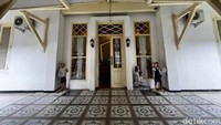 Bangunan Museum Multatuli merupakan bangunan bekas kawedanan Rangkasbitung. Bentuk bangunannya seperti huruf T dengan bagian paling depan seperti joglo, beratap tetapi tidak memiliki dinding. (Femi Diah/detikcom)