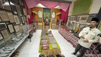 Untuk diketahui, pendiri museum ini adalah keturunan ke-15 dari Prabu Siliwangi. Pembuktiannya dari beberapa berkas yang tersimpan di dalam museum.