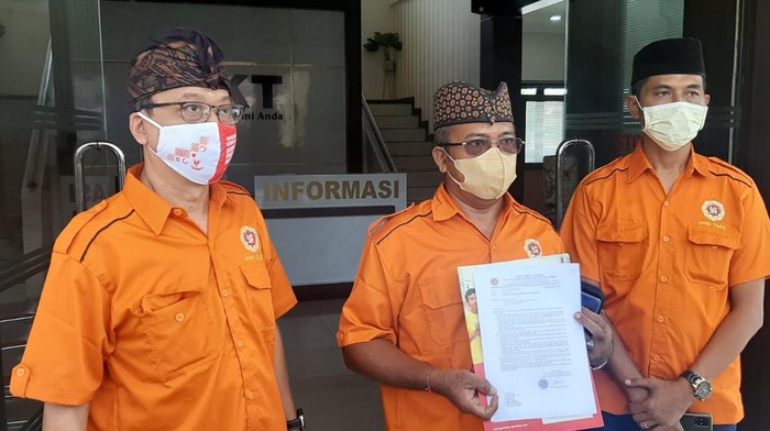 Organisasi Hindu Prajiniti Laporkan Pria Tendang Sesajen ke Polda Jatim
