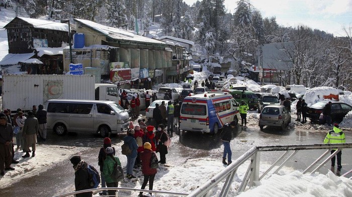 Pakistan Winter Resort Deaths Stranded tourists wait for transport after workers cleared roads that were blocked by a heavy snowstorm, in Murree some 28 miles (46 kilometers) north of the Pakistani capital Islamabad, Sunday, Jan. 9, 2022. Roads at the popular resort were cleared Sunday after the deaths of some 22 people who were stuck in their cars as temperatures plummeted, officials said. (AP Photo/Ghulam Rasool)