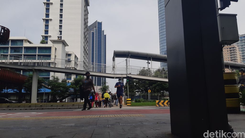 Pelican crossing di dekat JPO Karet Sudirman berarsitektur ornamen Kapal Pinisi, 9 Januari 2022. (Danu Damarjati/detikcom)
