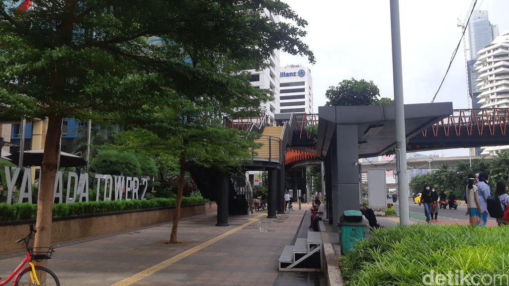 Pelican crossing di dekat JPO Karet Sudirman berarsitektur ornamen Kapal Pinisi, 9 Januari 2022. (Danu Damarjati/detikcom)