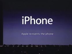 Momen Steve Jobs Memperkenalkan iPhone Pertama 15 Tahun Lalu