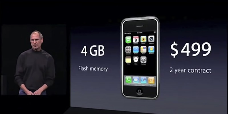 Peluncuran iPhone pertama pada 2007 oleh Steve Jobs