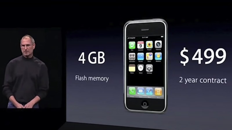 Peluncuran iPhone pertama pada 2007 oleh Steve Jobs