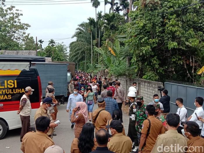 Penutupan tempat hiburan malam di Deli Serdang dihalangi warga sekitar