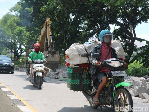 Perbaikan jalan di Lingkar Kudus-Semarang, Senin (10/1/2022).