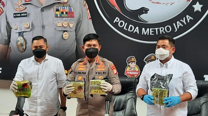 Polisi merilis pengungkapan sabu 4 Kg, pengedarnya ditembak mati di Tangsel