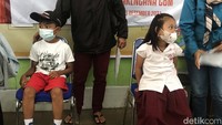 Tegang saat menunggu giliran.