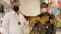 Inilah potret Hariara Tambunan saat bersama Menko Perekonomian Airlangga Hartarto.