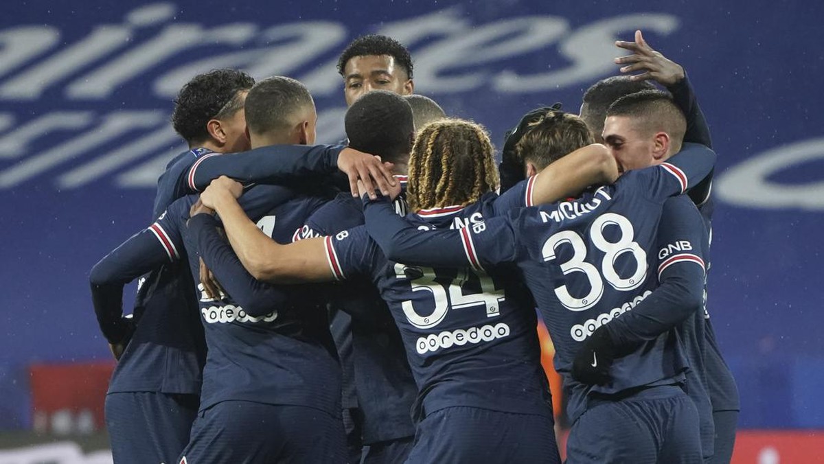 PSG dibela dari kritik usai seri di markas Lyon, nama Real Madrid disebut-sebut. (Foto: AP/Laurent Cipriani)