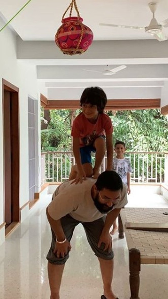 Terdapat teras yang luas bagi Aamir Khan untuk bermain dengan ketiga anaknya. (Foto: YouTube dan Instagram)