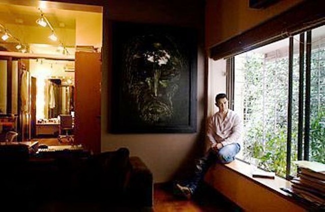 Aamir Khan yang diketahui bernilai US$ 204 juta atau Rp 2,9 triliun, juga memiliki apartemen di Marina Apartemen, Mumbai. Mantan istrinya, Kiran Rao, yang lebih banyak berperan untuk urusan desain. (Foto: YouTube dan Instagram)