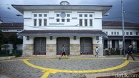 Pemerintah Provinsi DKI Jakarta merevitalisasi kawasan Stasiun Manggarai sebagai bagian dari empat stasiun terpadu yang terintegrasi.