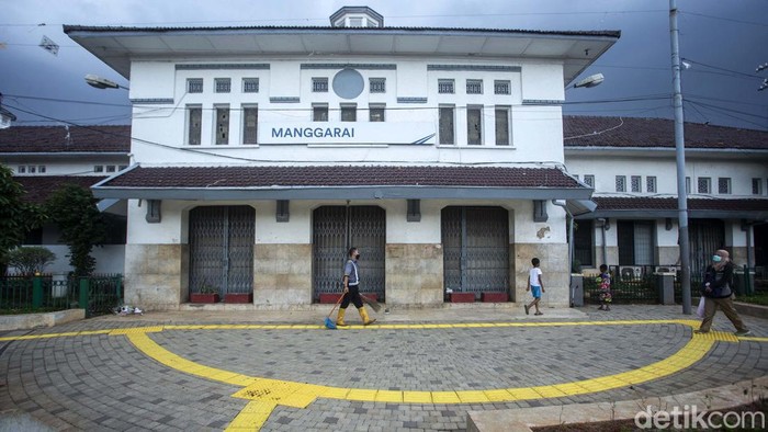 Rupa Baru Plaza Manggarai Usai Dipercantik Pemerintah Provinsi DKI Jakarta merevitalisasi kawasan Stasiun Manggarai. Begini rupa baru kawasan Plaza Stasiun Manggarai, Jakarta.