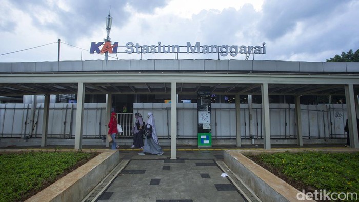Pemerintah Provinsi DKI Jakarta merevitalisasi kawasan Stasiun Manggarai. Begini rupa baru kawasan Plaza Stasiun Manggarai, Jakarta.
