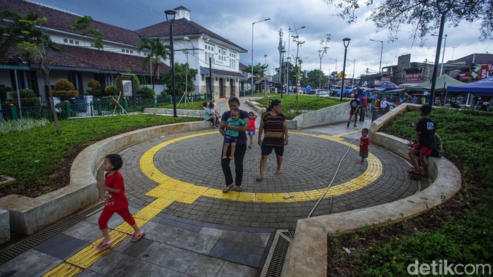 Pemerintah Provinsi DKI Jakarta merevitalisasi kawasan Stasiun Manggarai. Begini rupa baru kawasan Plaza Stasiun Manggarai, Jakarta.