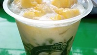 Gerai bernama Cendol Edol ini juga punya es cendol durian yang murah meriah. Penyajiannya tak kalah mewah dengan durian lembut yang melimpah. Foto: Instagram @cendol_edol