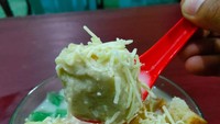 Es cendol durian dengan toppin keju juga bisa dinikmati di gerai bernama Nduren Asik yang berlokasi di Madiun. Dengan topping melimpah cuma Rp 6.000. Foto: Instagram @ndurenasik