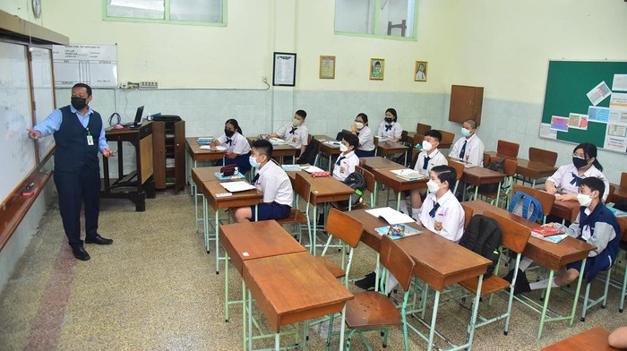 sekolah tatap muka di surabaya