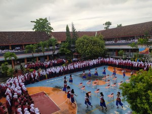 Sambut PTM 100 Persen, Murid SMP di Bantul Gelar Tari Kursi