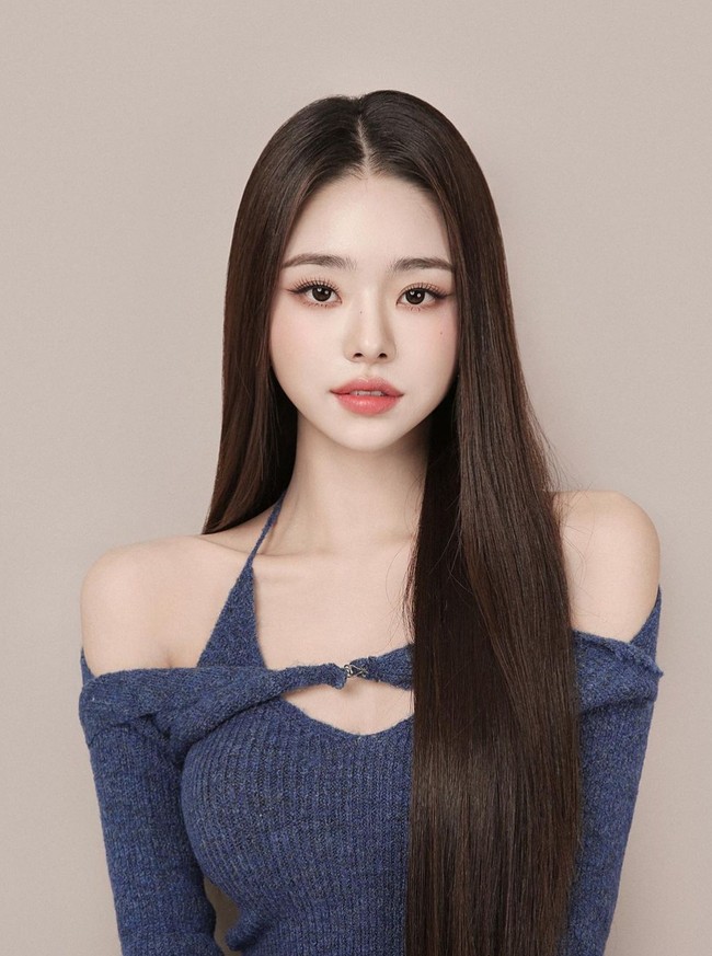 YouTuber Song Ji A, meraih popularitas dengan pesat sebagai peserta variety show Single’s Inferno yang trending di Netflix. Dia dinilai memiliki paras cantik bak boneka. Foto: Instagram/@dear.zia