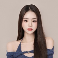 YouTuber Song Ji A, meraih popularitas dengan pesat sebagai peserta variety show Single’s Inferno yang trending di Netflix. Dia dinilai memiliki paras cantik bak boneka. Foto: Instagram/@dear.zia