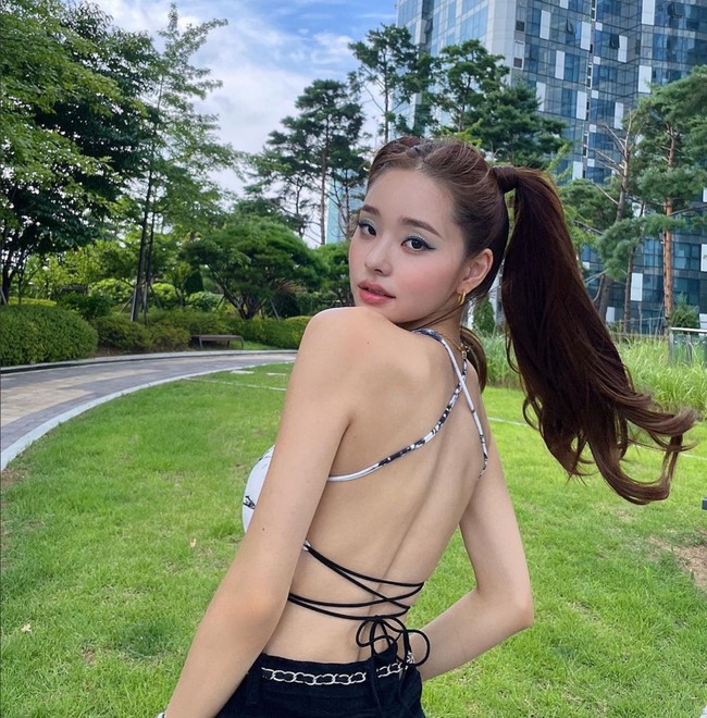 Song Ji A memiliki paras cantik bak boneka. Tubuhnya juga atletis dan tinggi. Foto: Instagram/@dear.zia