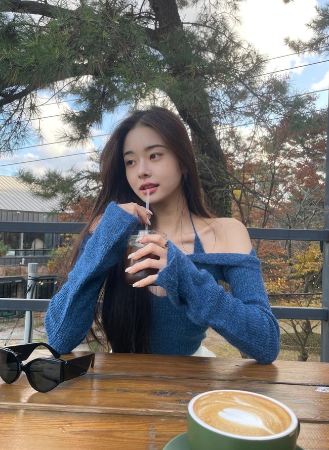 Selebgram dengan follower 2,4 juta ini jadi peserta wanita yang paling banyak disukai kontestan pria. Sedikitnya ada tiga pria yang mengajaknya berkencan. Foto: Instagram/@dear.zia