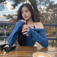 Selebgram dengan follower 2,4 juta ini jadi peserta wanita yang paling banyak disukai kontestan pria. Sedikitnya ada tiga pria yang mengajaknya berkencan. Foto: Instagram/@dear.zia