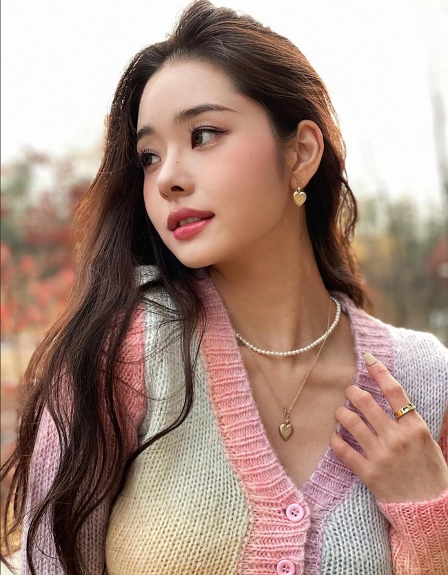 Song Ji A mengaku menyukai pria yang juga bertubuh atletis seperti dirinya. Foto: Instagram/@dear.zia