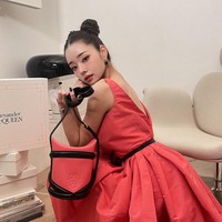 ‘Single’s Inferno’ merupakan variety show bertema perjodohan yang trending di Netflix. Dating show asal Korea Selatan ini menampilkan enam pasang pria dan wanita yang ‘berkompetisi’ mencari pasangan. Foto: Instagram/@dear.zia