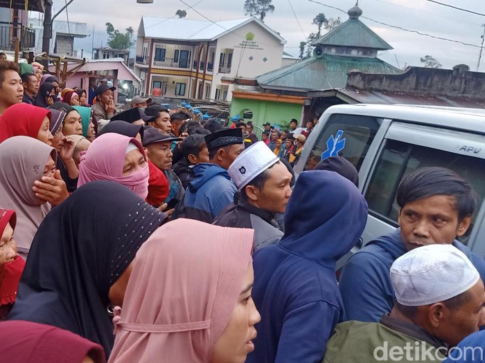 suasana rumah duka pembunuhan sadis bocah 9 tahun di Desa Wanaraja.