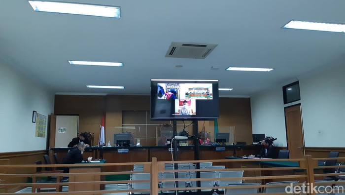 Suasana sidang vonis untuk terdakwa Asep Wahyudin di PN Serang