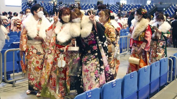 Di Jepang, seseorang dapat dikatakan sebagai orang dewasa jika telah mencapai usia 20 tahun. AP Photo/Koji Sasahara.