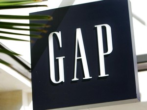 Yeezy x GAP Gandeng Balenciaga, Tawarkan High Fashion Harga Terjangkau?