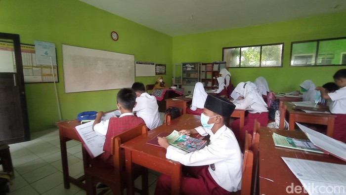 Vaksinasi COVID-19 di Cirebon