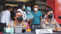 Saat dibekuk, keduanya tengah melakukan pemesanan narkotika jenis sabu. Saat itu, BH sebagai suami tengah mengambil pesanannya itu. Foto: Pingkan/detikhot