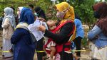 Emak-emak Antre Panjang Demi Minyak Goreng Murah di Tangerang