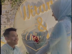 7 Gaya Witan Sulaeman Lamar Kekasih yang Ditaksir Sejak SD, Mahar Ratusan Juta