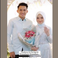 Seperti ditulis oleh Rismahani dalam unggahan di Instagram, dia dan Witan memang sudah lama saling kenal. Witan Sulaeman mengaku sudah menyatakan cintanya pada Ima sejak mereka duduk di bangku sekolah dasar. Foto: Dok. Instagram witansulaimanindonesia