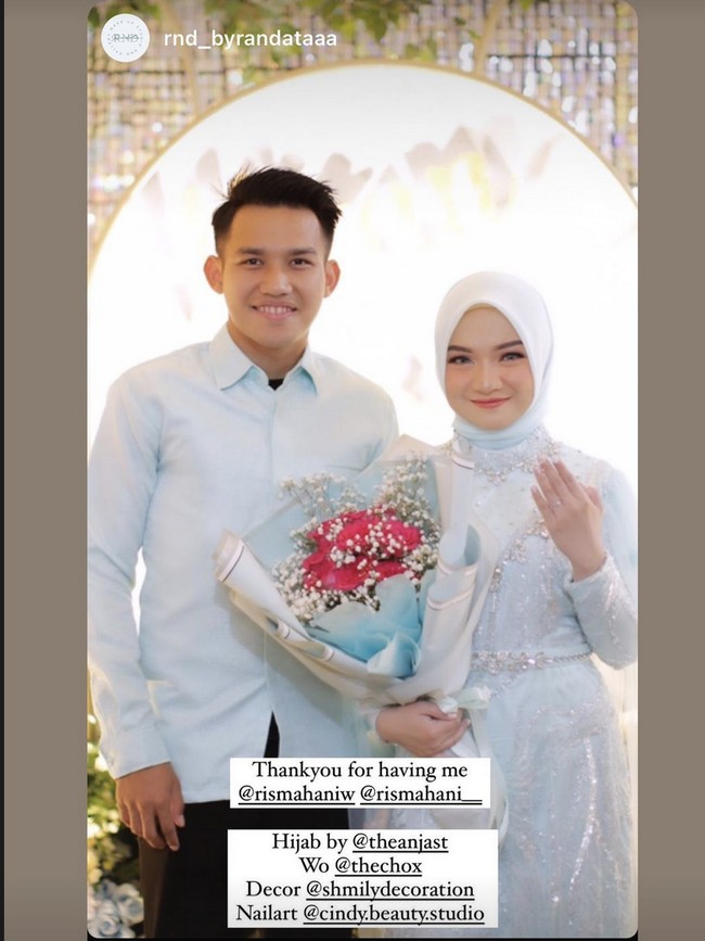 Seperti ditulis oleh Rismahani dalam unggahan di Instagram, dia dan Witan memang sudah lama saling kenal. Witan Sulaeman mengaku sudah menyatakan cintanya pada Ima sejak mereka duduk di bangku sekolah dasar. Foto: Dok. Instagram witansulaimanindonesia