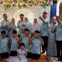 InsyaAllah ke depan kedua calon mempelai akan menjalani pernikahan dengan membangun keluarga sakinah, mawaddah, dan warahmah. Kami sampaikan tiga seserahan sebagai tanda pengikat. Yang pertama kami membawa uang mahar sebesar Rp250 juta, kedua seserahan beras sejumlah 100 kg dan gula 50 kg, ujar perwakilan pihak keluarga Witan Sulaeman. Foto: Dok. Instagram witansulaimanindonesia